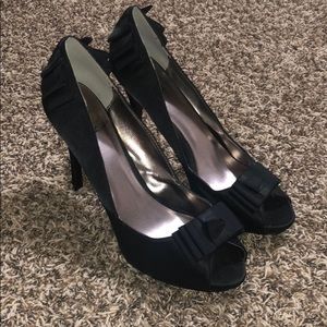 Black heels with bows